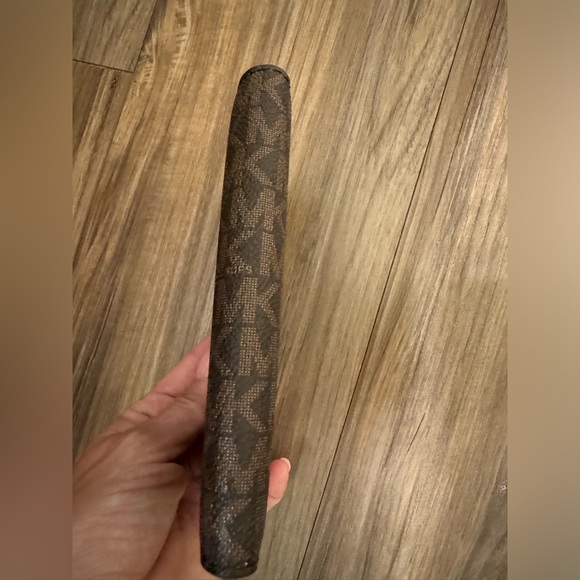 Michael Kors Logo Passport Holder- Brand New NEVER used. - Picture 3 of 4